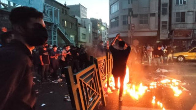 دعوات لمظاهرة عارمة في عموم إيران الأربعاء المقبل وعمال البتروكيماويات ينضمون للاحتجاجات