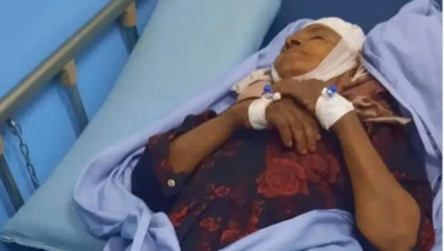 جريمة وحشية.. قيادي حوثي يرمي مسنة من سطح منزلها