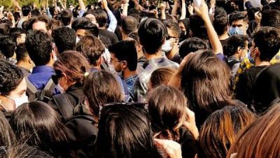 "شباب أحياء طهران" يطالبون بتحالف كافة التنظيمات السياسية بالخارج تحسباً لسقوط النظام