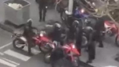 فيديو يوثق ركل ضابط إيراني لسيدة في طهران