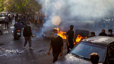 مظاهرات في مدن إيرانية تنادي بإسقاط النظام