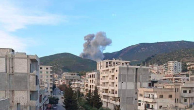 صحيفة عبرية: الغارات الإسرائيلية استهدفت مركز البحوث العلمية في حماة