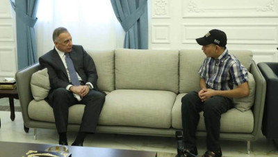 الكاظمي ينتصر لليافع العراقي المعتدى عليه ويتكفل بدراسته