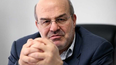 وصف الخميني بـ"الابن غير الشرعي لأمريكا".. حكم بالسجن لمساعد الرئيس الإيراني