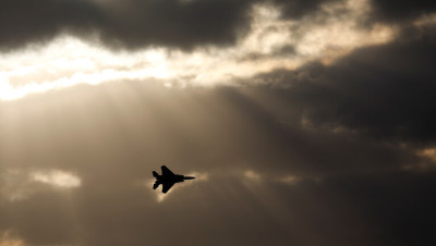 مسؤول رفيع يكشف عن الدور الأمريكي في الغارات الإسرائيلية شرق سوريا