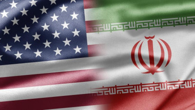 إيـران تفرج عن عنصر في البحرية الأمريكية