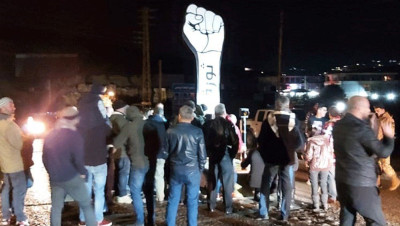 لبنان.. وقفات احتجاجية وإضاءة شموع لروح الناشط توفيق وتنديد بالوضع الاقتصادي