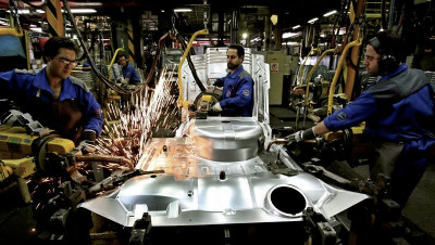 الصين تلجم إيران بقرار جديد.. وسوق السيارات يدخل نفقا مظلما