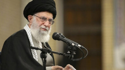 "تويتر" تدافع عن تغريدات "خـامنـئي": مجرد قعقعة أسلحة!