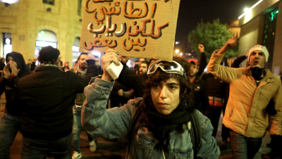 لبنان.. وقفات احتجاجية وقطع طرقات ورفض متجدد لتكليف "دياب"