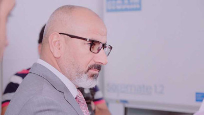 نائب من "التيار الصدري" يوبخ موظفا في بغداد ويطرده من مكتبه وناشطون يستنكرون