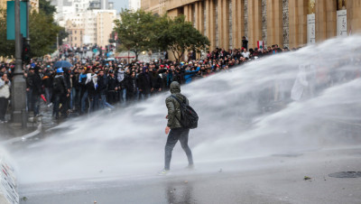 لبنان.. إصابة المئات في يوم دامٍ ومقطع فيديو يثير موجة غضب