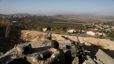 محلل إسرائيلي: ضرباتنا لم تمنع إيران من التموضع في سوريا ونتنياهو نادم