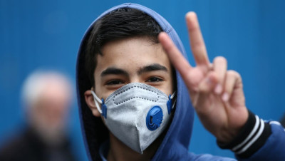 "كورونا" يحاصر إيران.. باكستان وتركيا تغلقان الحدود البرية والرحلات الجوية