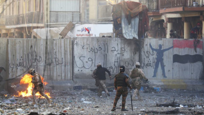 العراق: قطع الطرقات والجسور يتوسع ويصل البصرة والنجف والناصرية  