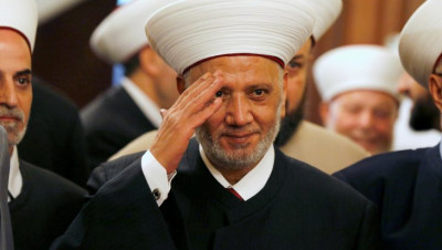 مفتي لبنان يحذر من "الفتنة" بعد حادثة بيروت