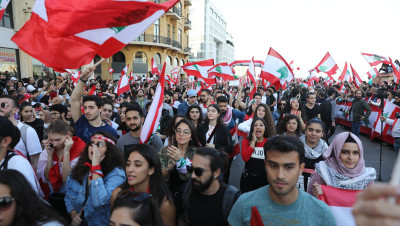 لبنان.. الحراك يعاود قطع الطرقات ودعوات لإسقاط "عون"