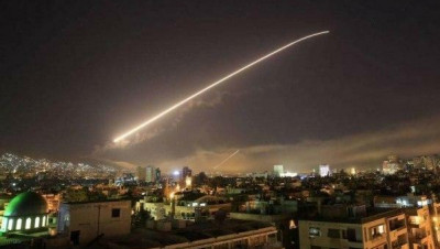 إسرائيل تقصف مواقع عسكرية في ثلاث مدن سورية