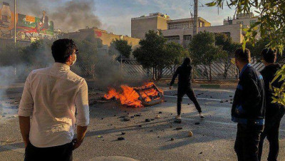 إيران.. استقالة نائب من مجلس الشورى وآلة القتل بتصاعد