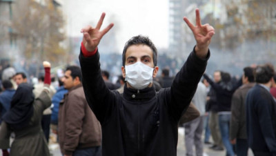 مسؤولة إيرانية تتفاخر بقتل المتظاهرين وتصفهم بـ"اللصوص"