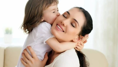 تفسير حلم موت الأم والبكاء عليها للعزباء والمتزوجة والحامل: آراء ابن سيرين والنابلسي وابن شاهين