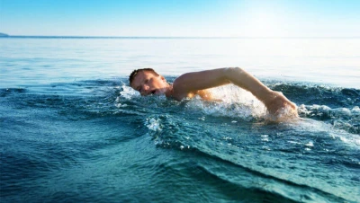 تفسير حلم العوم في البحر