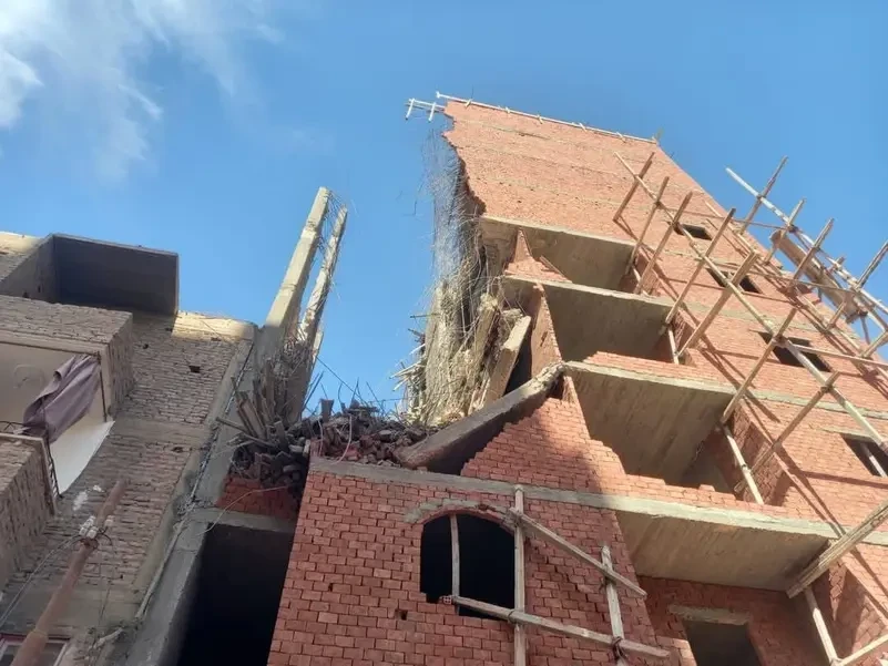 انهيار عقار جديد في أسيوط.. مخالفة البناء تُفاقم الأزمة وتحذيرات من كوارث مستقبلية!