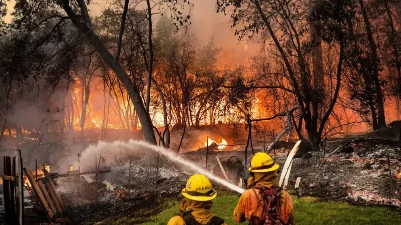 جولة رعب ثانية في كاليفورنيا: رياح قوية تزيد اشتعال الحرائق