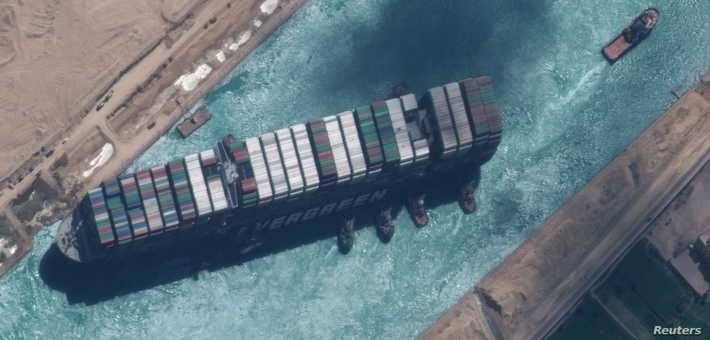 الشركة المالكة للسفينة الجانحة في قناة السويس تعلق على مسألة التعويضات