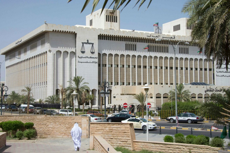 القضاء الكويتي يقضي بتمديد سجن 4 متهمين بتمويل "حزب الله"
