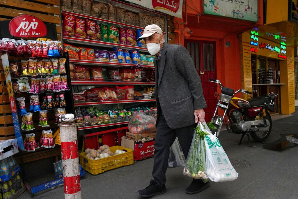 السلطات تقطع وتخفض الانترنت في 6 محافظات إيرانية