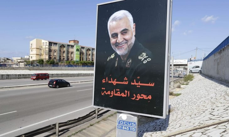 "حزب الله" يوافق على إزالة صور "سليماني" من طريق مطار بيروت