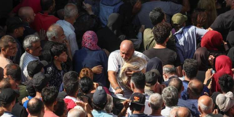 أزمة خبر تهز لبنان.. "حزب الله" يهرّب الطحين واللاجئون شماعة لتغطية الفساد