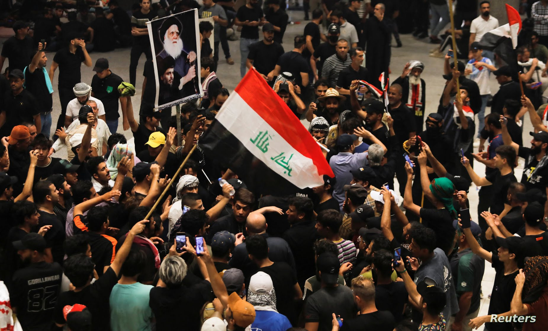 العراق.. "عدم التطرق للطائفية".. التيار الصدري يصدر تعليمات للمتظاهرين