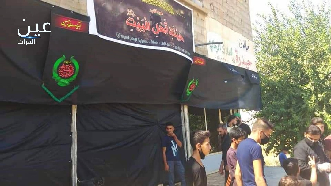 في محاولة للتقرب من الأهالي.. "هيئة أهل البيت" الإيرانية توزع الطعام في قرية بدير الزور