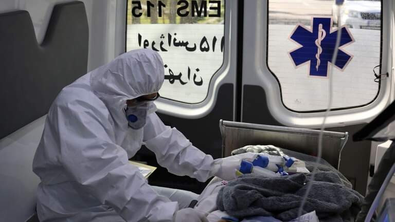 استقالة مسؤولين إيرانيين من وزارة الصحة وهجوم لاذع على وزيرها