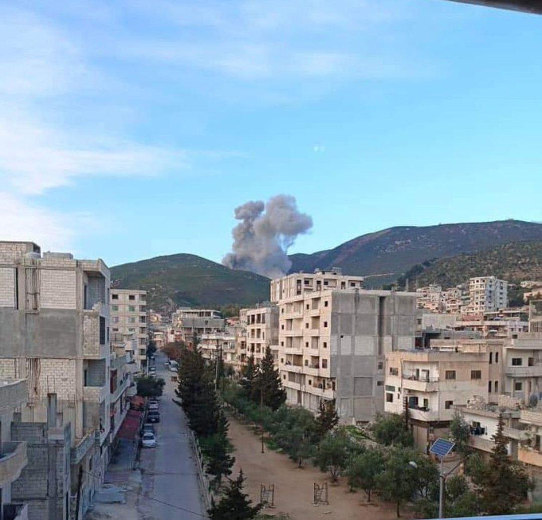 صحيفة عبرية: الغارات الإسرائيلية استهدفت مركز البحوث العلمية في حماة