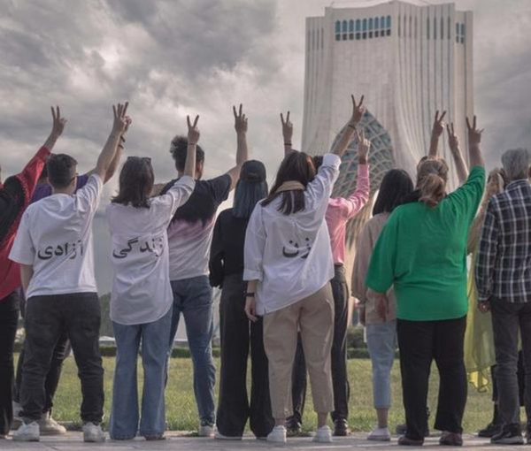 نشطاء إيرانيون: الخطوة الأولى لحل أزمات إيران هي النضال الوطني ضد النظام