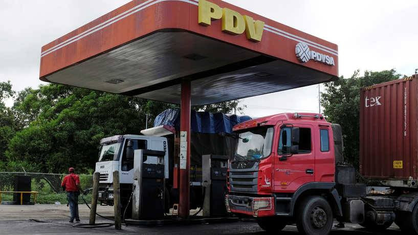 فنزويلا وإيران تتبادلان البنزين ووقود الطائرات