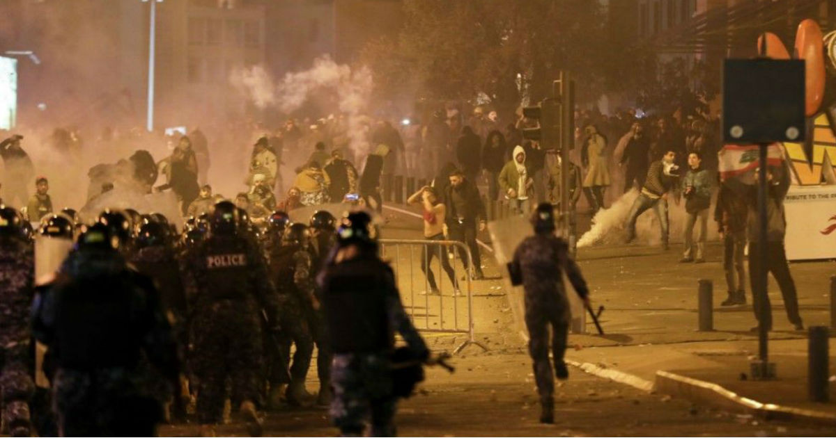 لبنان.. مواجهات عنيفة بين المتظاهرين وقوى الأمن في بيروت