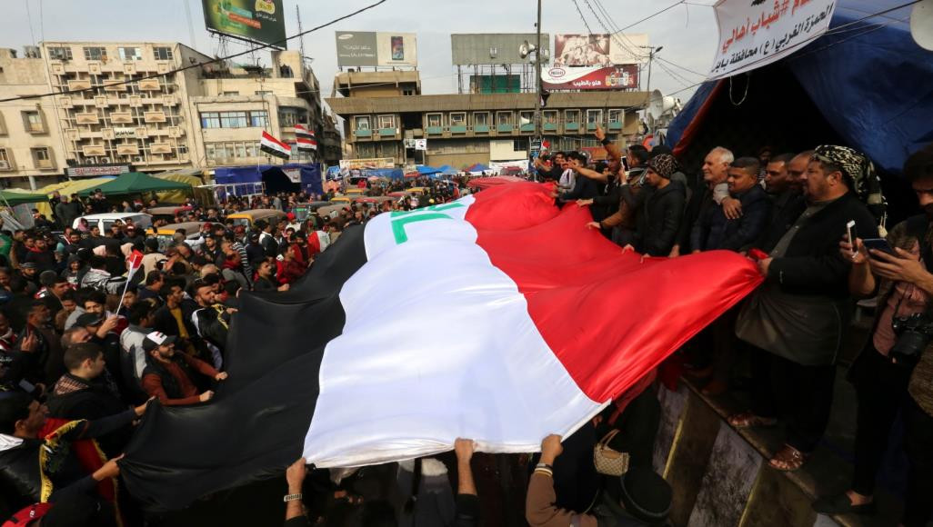 العراق.. آلاف المتظاهرين يحتشدون في بغداد والجيش يتعهد بحمايتهم