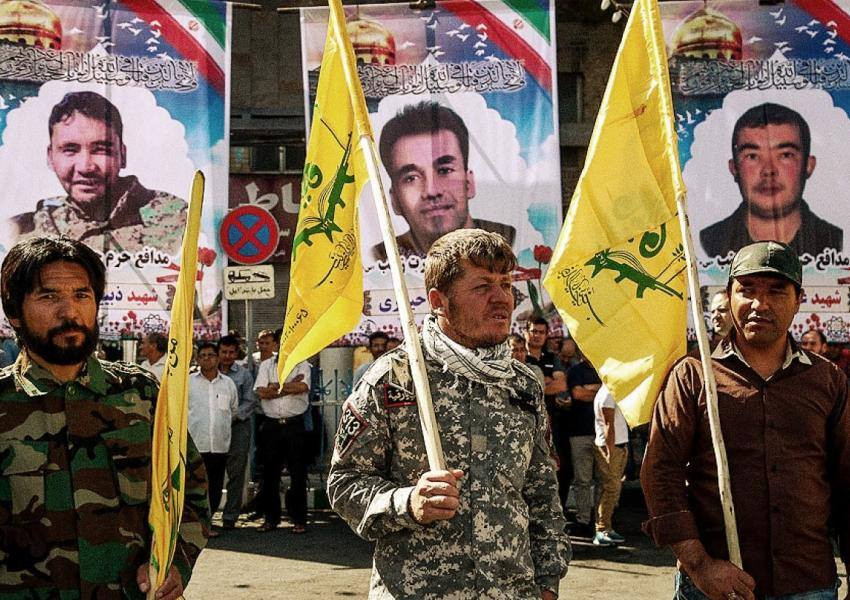 إيران تكافئ عائلات قتلى "فاطميون" بسوريا