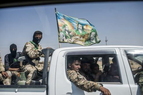 بعناصر يعود نسبهم لـ"آل البيت".. تشكيل ميليشيا عشائرية بأوامر إيرانية شرق سوريا