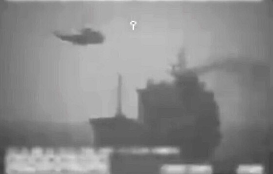 فيديو يظهر لحظة استيلاء إيـران على سفينة في المياه الدولية