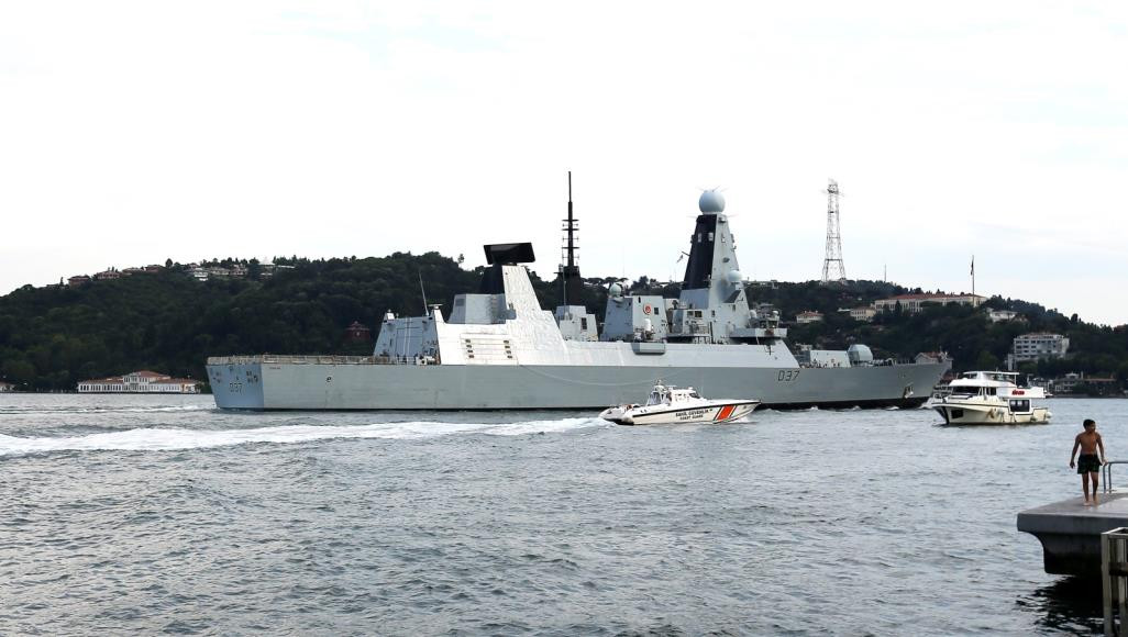 ترامب يعلن التزامه بأمن هرمز وبومبيو يدعو للانضمام لـ"الحارس" وألمانيا تتريث