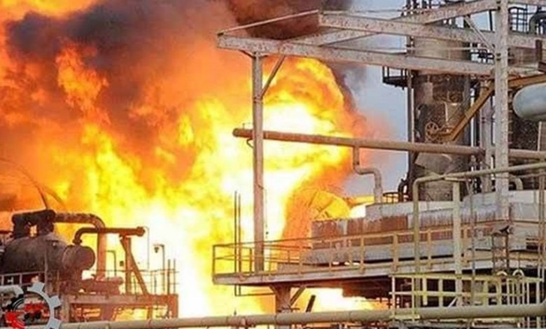 بالفيديو.. حريق ضخم في مجمع للبتروكيماويات بإيـران