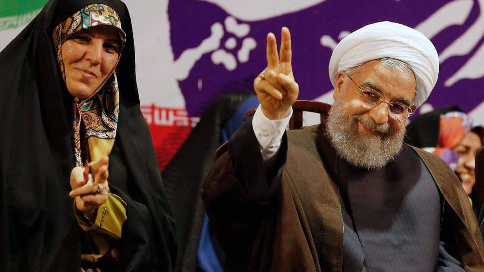 صورة تتسبب في حكم بالسجن لعامين لنائبة روحاني السابقة