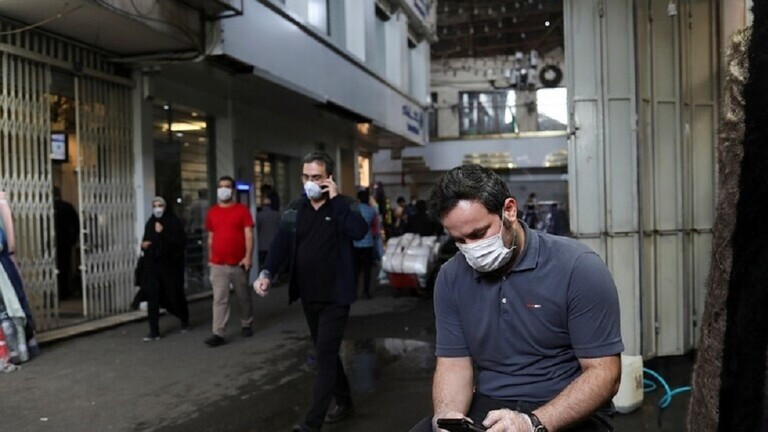 استطلاع رأي: 47% من سكان طهران يعانون مشاكل اقتصادية بسبب كورونا