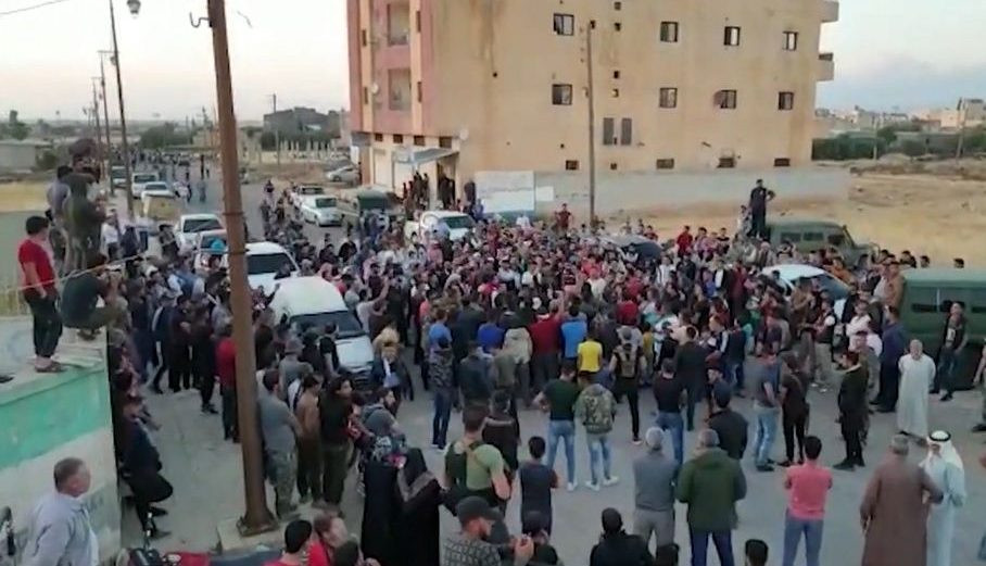 درعا السورية تتظاهر لإسقاط الأسد وطرد إيـران