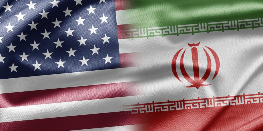 إيـران تفرج عن عنصر في البحرية الأمريكية